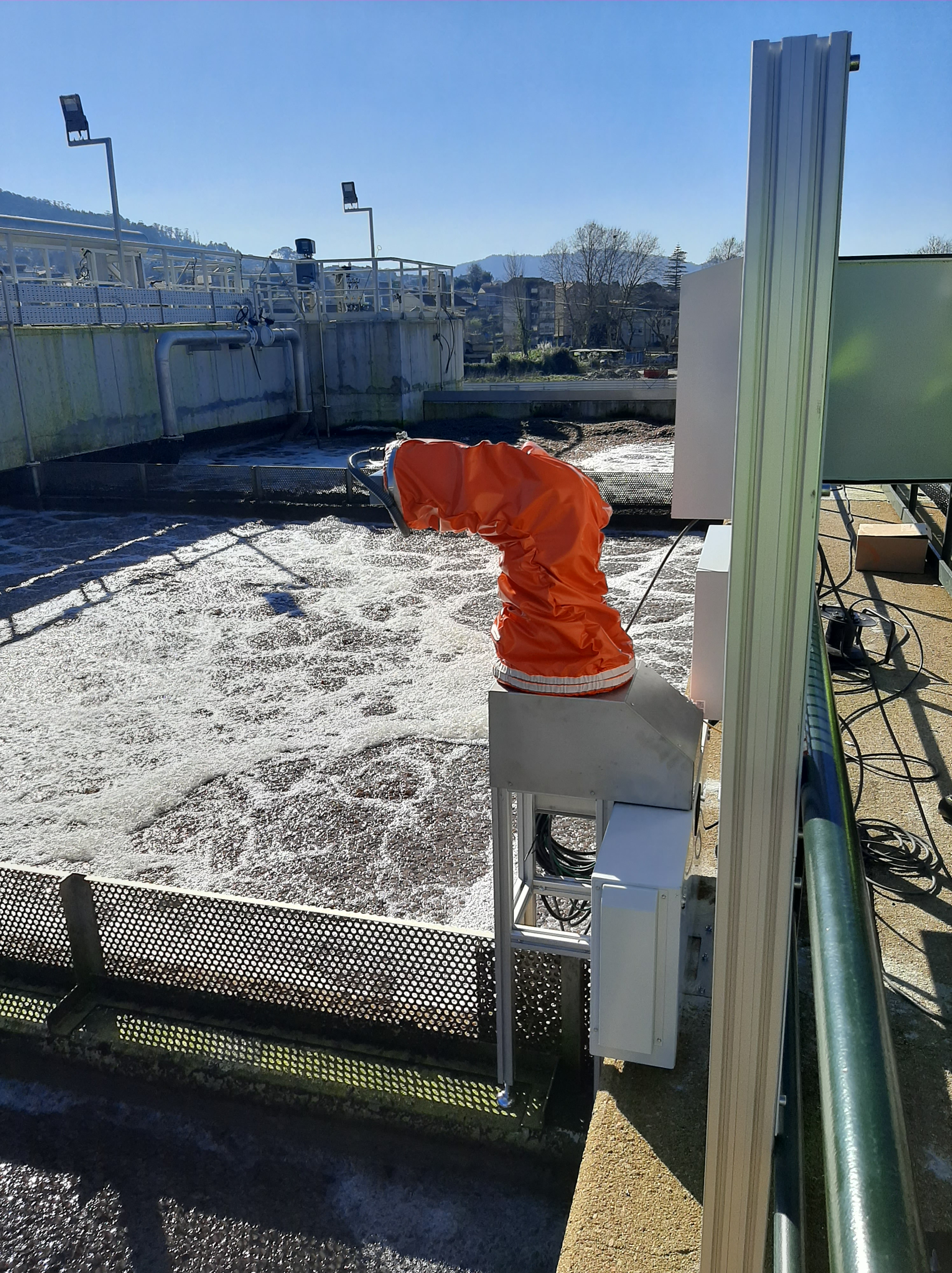 Caso de Éxito – Funda para robot trabajando en una EDAR